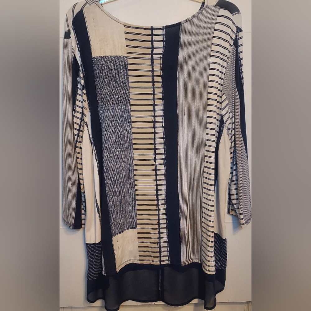 Chicos Stylish Black White Navy Women's Top Sz 3 (XL)